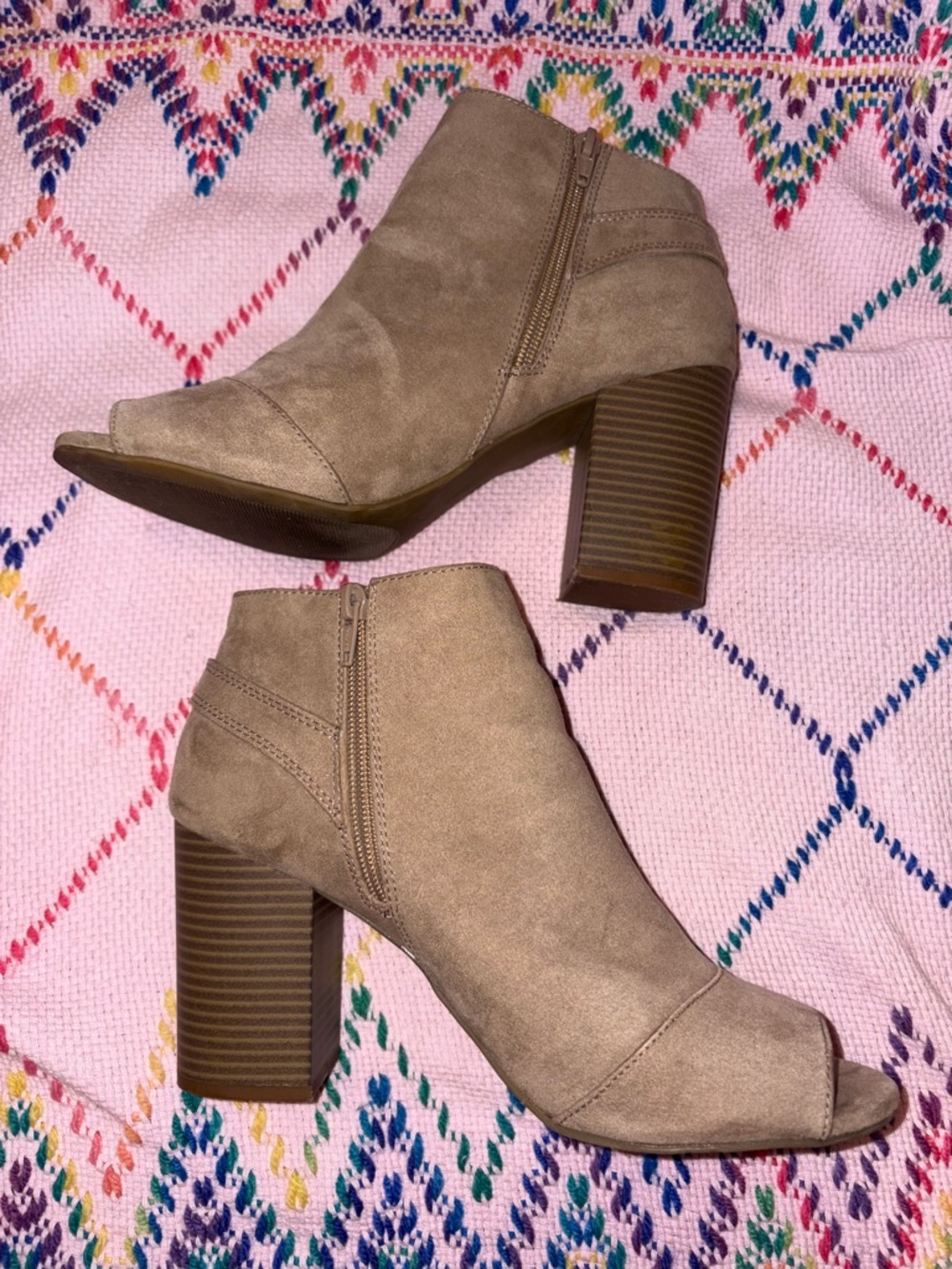 Apt. 9 Taupe Suede Peep-Toe Block Heel Booties Women’s 10